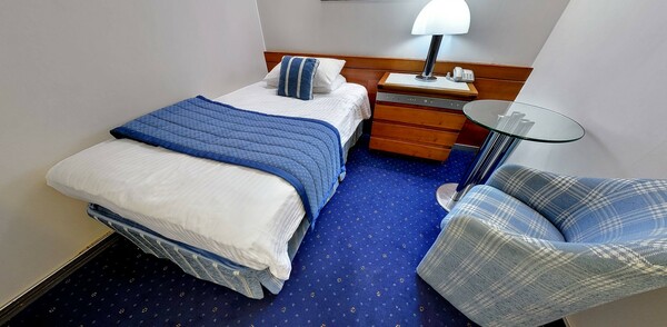 Fred Olsen Balmoral - Single Interior, N.jpg